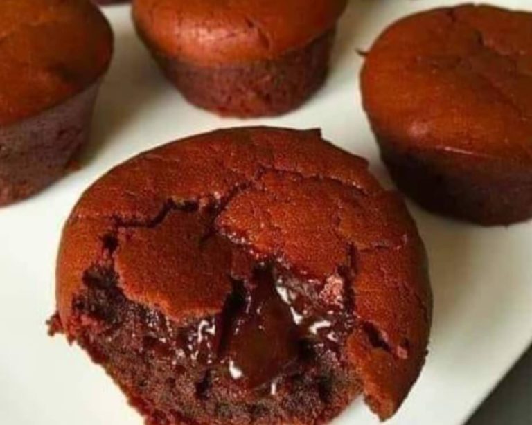 Mini-Moelleux au Chocolat, Petits Gâteaux au Chocolat Moelleux, Recette de Mini-Moelleux au Chocolat, Dessert au Chocolat Fondant, Cuisine Française au Chocolat, Douceurs au Chocolat, Mini-Gâteaux au Chocolat Délicieux, Pâtisserie au Chocolat, Idée de Mini-Dessert au Chocolat, Cuisine Gourmande au Chocolat, Mini-Gâteaux Moelleux et Chocolatés, Préparation de Mini-Moelleux, Collations au Chocolat, Mini-Douceurs au Cacao, Bouchées de Chocolat, Mini-Gâteaux Savoureux, Chocolat Noir et Mini-Moelleux, Mini-Moelleux à Déguster, Biscuits au Chocolat Fondant, Mini-Pâtisserie Française, Mini-Desserts Délicats au Chocolat, Mini-Gâteaux Tendres au Chocolat, Mini-Moelleux au Cacao, Mini-Gâteaux pour le Goûter, Mini-Moelleux au Chocolat et à la Crème.