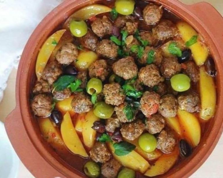 Tajine aux Boulettes de Viande, Recette Tajine Boulettes de Viande, Cuisine Marocaine Tajine Boulettes, Tajine Kefta Maroc, Plat Traditionnel Marocain Boulettes, Tajine Boulettes d'Agneau, Tajine Boulettes Épicées, Tajine de Viande Hachée, Tajine Marocain aux Boulettes, Tajine Maison Boulettes, Tajine aux Boulettes et Tomates, Tajine Boulettes et Pois Chiches, Tajine Viande Hachée et Œufs, Tajine aux Boulettes de Bœuf, Tajine Boulettes de Poulet, Tajine Boulettes aux Épices, Tajine Boulettes de Mouton, Tajine Boulettes de Kefta, Tajine Boulettes d'Agneau et Pruneaux, Tajine aux Boulettes de Poisson, Tajine Boulettes de Viande et Légumes, Tajine Boulettes de Viande et Riz, Tajine Boulettes de Viande et Citron, Tajine Boulettes d'Agneau et Amandes, Tajine Boulettes de Viande et Courgettes, Tajine Boulettes de Kefta et Poivrons