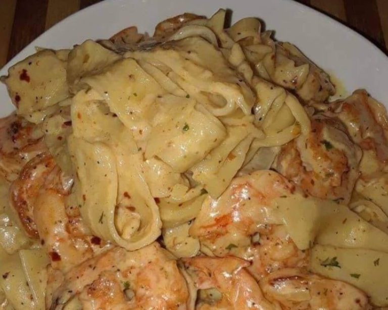 Spaghetti aux Crevettes, Recette de Spaghetti aux Crevettes, Cuisine italienne, Pâtes aux fruits de mer, Gambas et pâtes, Préparation de Spaghetti aux Crevettes, Sauce tomate aux crevettes, Spaghetti à la sauce crémeuse aux crevettes, Repas de fruits de mer, Cuisine méditerranéenne, Spaghetti aux fruits de mer, Crevettes décortiquées, Plat italien aux crevettes, Recette de pâtes aux crevettes, Spaghetti aux crevettes et à l'ail, Cuisine française, Spaghetti aux fruits de mer à la provençale, Spaghetti aux crevettes grillées, Spaghetti aux crevettes et au citron, Recette de fruits de mer, Plat principal aux crevettes, Spaghetti aux fruits de mer à l'ail et au persil, Spaghetti aux crevettes à la sauce blanche, Cuisiner des crevettes et des pâtes, Spaghetti aux fruits de mer frais, Crevettes sautées avec des pâtes.