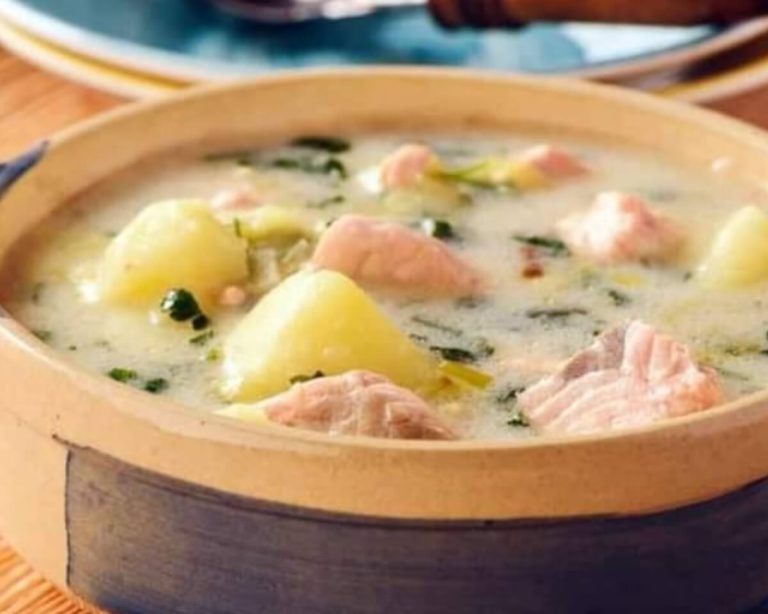 Recette de Blanquette de Saumon aux Poireaux, Saumon aux Poireaux à la Française, Cuisine Française Blanquette de Saumon, Préparation de Blanquette de Saumon, Blanquette de Saumon Crémeuse, Saumon aux Poireaux en Sauce, Plat Français au Saumon, Repas Gourmet aux Poireaux et Saumon, Recette Traditionnelle de Blanquette de Saumon, Saumon Cuit avec Poireaux, Poisson Saumon aux Poireaux, Recette de Blanquette Française, Plat Crémeux au Saumon, Mijoter Blanquette de Saumon, Poireaux et Saumon en Casserole, Cuisine Maison Saumon aux Poireaux, Préparer un Repas au Saumon, Plat de Fête au Saumon, Saumon à la Sauce Blanquette, Blanquette de Poisson aux Poireaux, Manger Saumon aux Poireaux, Recette Facile Blanquette de Saumon, Plaisir Culinaire Saumon aux Poireaux, Plat Élégant Saumon et Poireaux, Saumon à la Crème de Poireaux