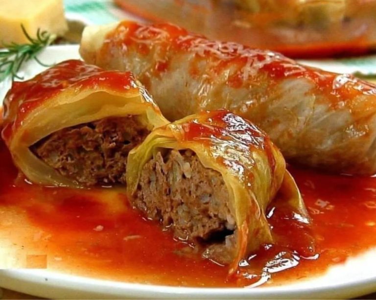 Recette chous farcis, Chou farci au four, Préparation chou farci, Chou farci végétarien, Chou farci viande hachée, Chou farci traditionnel, Farce pour chou farci, Chou farci facile, Chou farci cuisson, Chou farci au riz, Chou farci au porc, Chou farci au boeuf, Chou farci aux légumes, Chou farci aux champignons, Chou farci au poulet, Chou farci sauce tomate, Chou farci recette maison, Chou farci grec, Chou farci méditerranéen, Chou farci sans gluten, Chou farci sans lactose, Chou farci à la provençale, Chou farci à l'ancienne, Chou farci au four traditionnel, Chou farci au fromage.