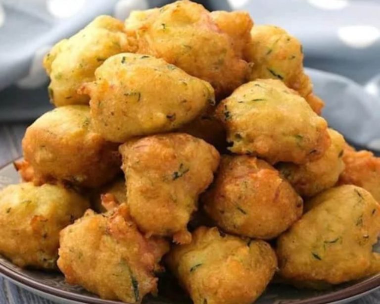 Recette de beignets de courgettes à la cuillère, Préparation de beignets de courgettes à la cuillère, Courgettes à la cuillère, Beignets de courgettes maison, Cuisine française, Plat d'accompagnement de courgettes, Courgettes frites, Courgettes panées, Cuisine méditerranéenne, Recette de cuisine estivale, Légumes frits, Courgettes fraîches, Cuisine végétarienne, Beignets salés, Friture de courgettes, Courgettes à la poêle, Recette d'été, Cuisiner avec des courgettes, Manger sainement, Idées de repas végétariens, Cuisine gourmande, Alimentation équilibrée, Cuisine facile, Plats savoureux, Recettes à base de légumes.
