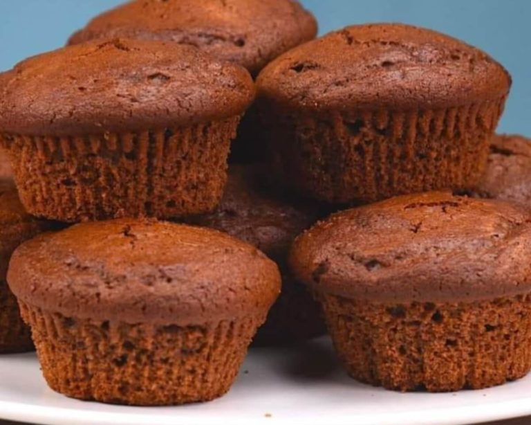 Muffins au chocolat, Recette de muffins au chocolat, Muffins chocolatés, Muffins au chocolat fondant, Préparation de muffins au chocolat, Muffins moelleux au chocolat, Muffins au chocolat noir, Muffins au chocolat blanc, Muffins au chocolat et noix, Muffins au chocolat et banane, Muffins au chocolat et framboises, Muffins au chocolat sans gluten, Muffins au chocolat végétalien, Muffins au chocolat pour le petit-déjeuner, Muffins au chocolat maison, Muffins au chocolat facile, Muffins au chocolat rapide, Muffins au chocolat gourmands, Muffins au chocolat délicieux, Muffins au chocolat savoureux, Muffins au chocolat et crème, Muffins au chocolat et caramel, Muffins au chocolat et amandes, Muffins au chocolat et noisettes, Muffins au chocolat et glaçage