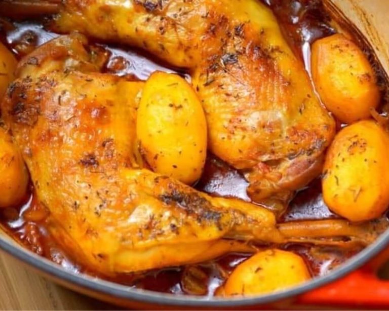 Cuisses de poulet et pommes de terre au four, Recette cuisses de poulet et pommes de terre au four, Plat de poulet au four avec pommes de terre, Préparation de cuisses de poulet et pommes de terre, Cuisson de cuisses de poulet au four, Poulet rôti aux pommes de terre, Poulet cuit au four, Pommes de terre rôties, Cuisses de poulet croustillantes, Plat familial au four, Repas facile au four, Recette de cuisine française, Recette de poulet, Pommes de terre dorées, Repas au four, Plat principal au four, Recette traditionnelle française, Cuisine maison au four, Cuisses de poulet tendres, Pommes de terre fondantes, Repas de confort, Poulet rôti juteux, Pommes de terre savoureuses, Cuisson au four, Recette classique au four, Poulet français au four, Plat convivial