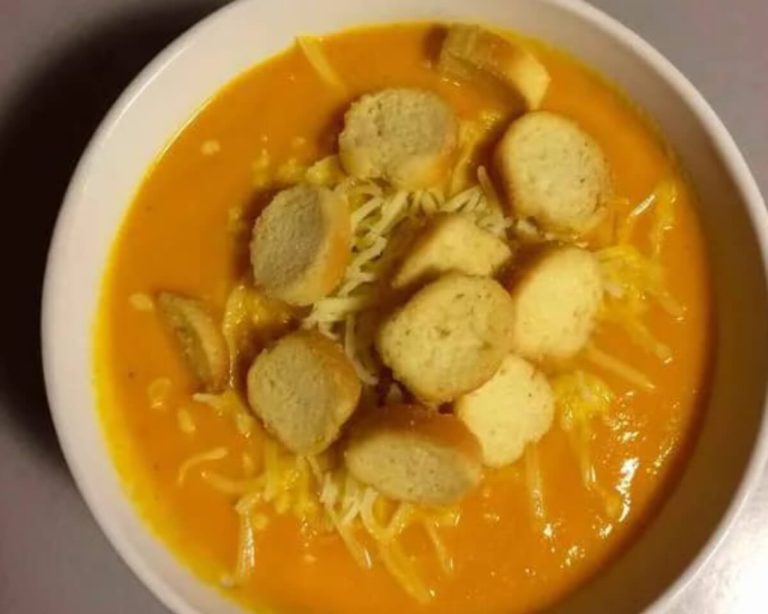 Soupe crémeuse de carottes au fromage