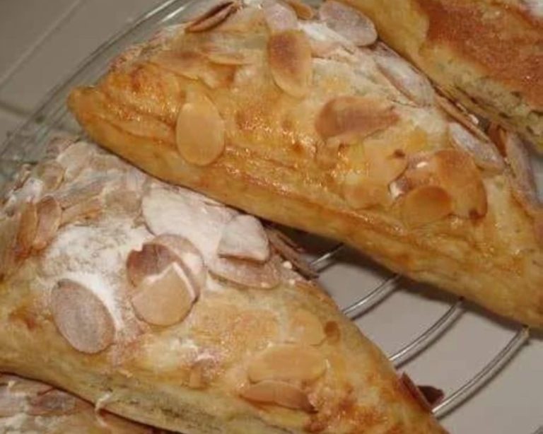 Triangle feuilleté à la crème d'amandes