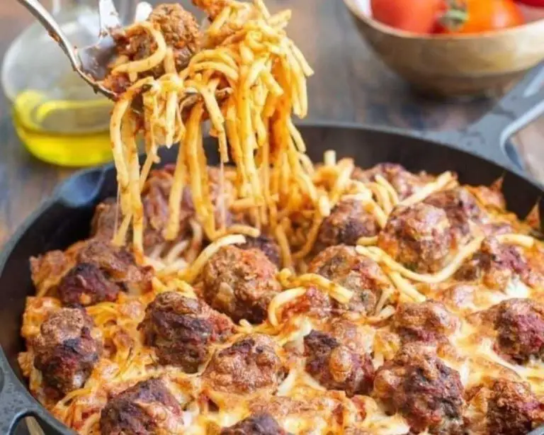 Gratin de Linguine aux Boulettes de Viande en Sauce Tomate